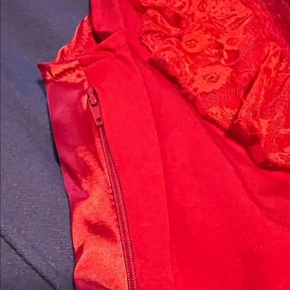 Lydia Wedding Dress (Beetlejuice) - Picture 4 of 7